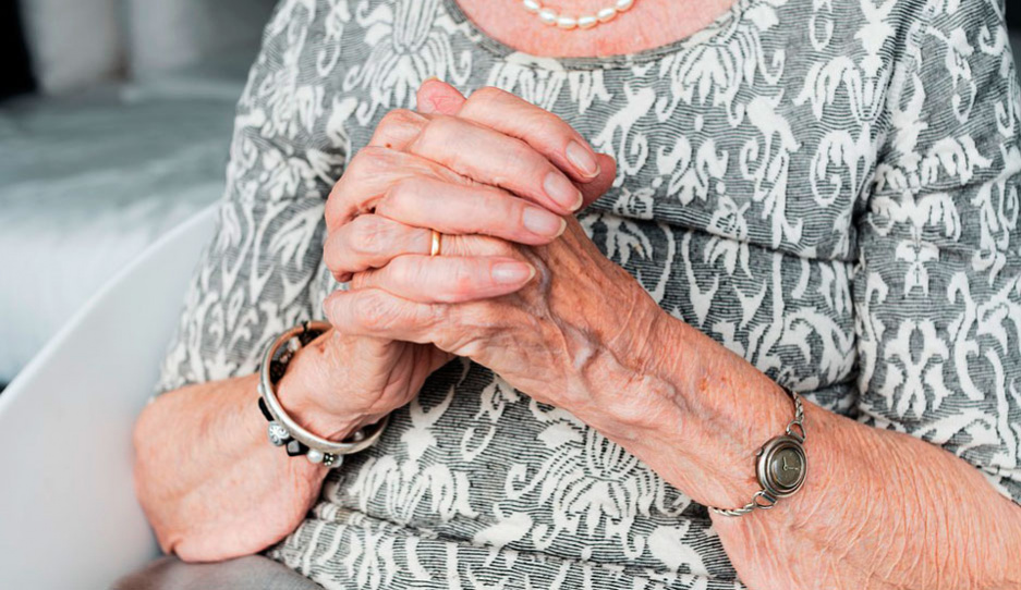 84-летняя минчанка передала аферистам за спасение дочери все свои сбережения