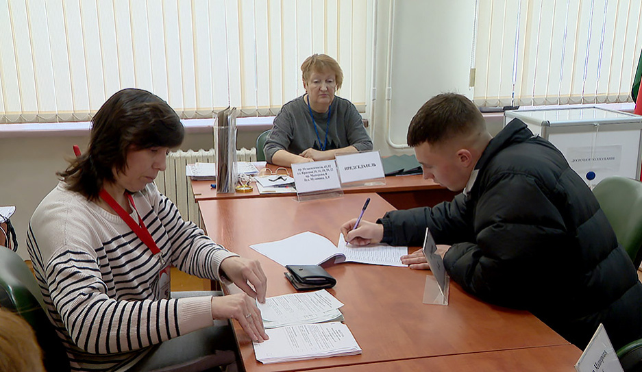 ЦИК Беларуси: явка избирателей в первый день досрочного голосования составила почти 6 %