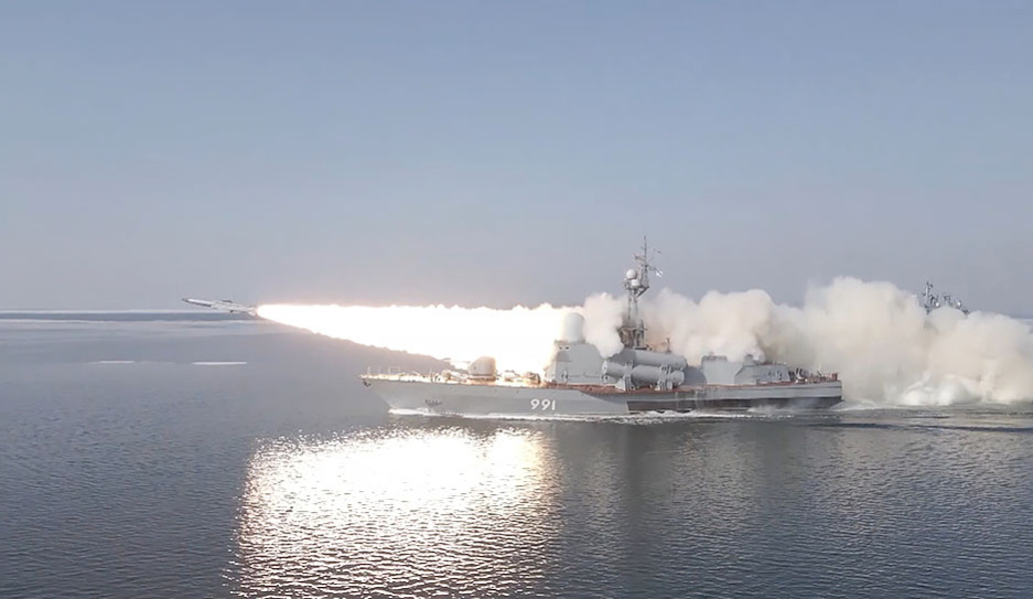 Экипажи ракетных катеров Тихоокеанского флота ВМФ России провели учебные стрельбы в Японском море