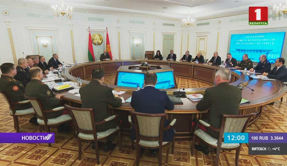 Оборона страны в современных реалиях и направления развития белорусской армии. Президент проводит совещание по безопасности