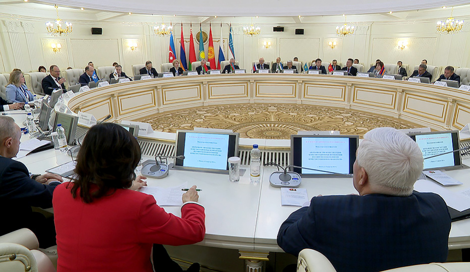 Участники международной конференции в Минске обсуждают конституционные изменения