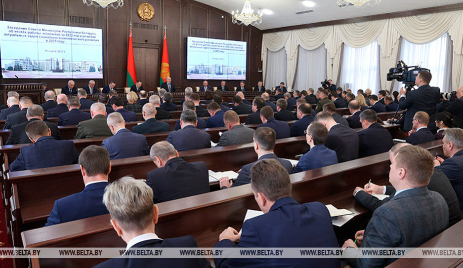 Лукашенко потребовал от правительства восстановить объемы инвестиций в регионах