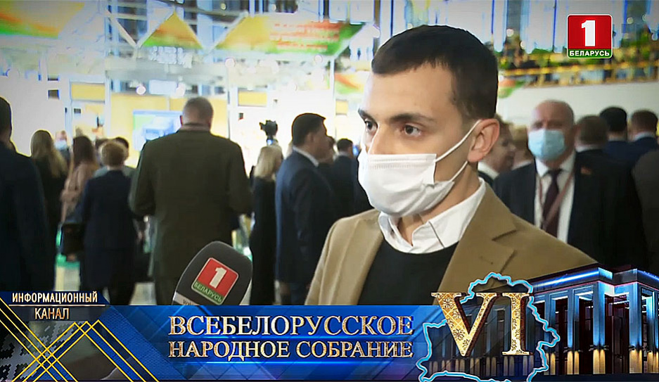 Представители СМИ разных стран следят за событиями во Дворце Республики