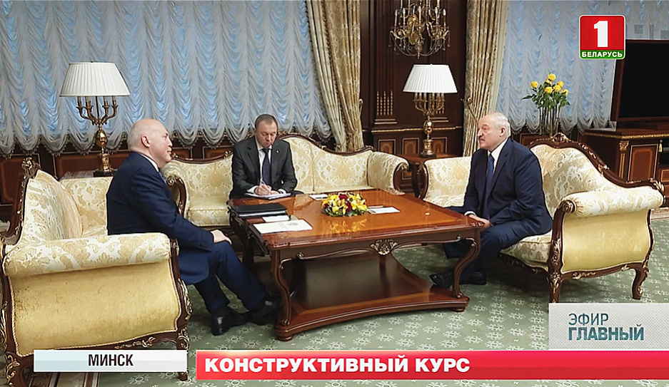 Президент на неделе встретился с послом России Дмитрием Мезенцевым
