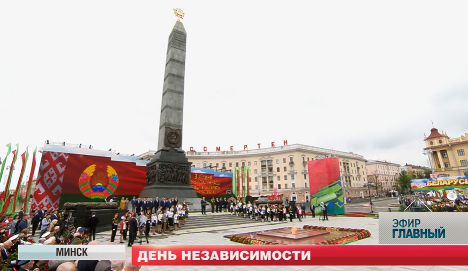 3 Июля тысячи белорусов прошли праздничным шествием по проспекту Независимости к площади Победы 