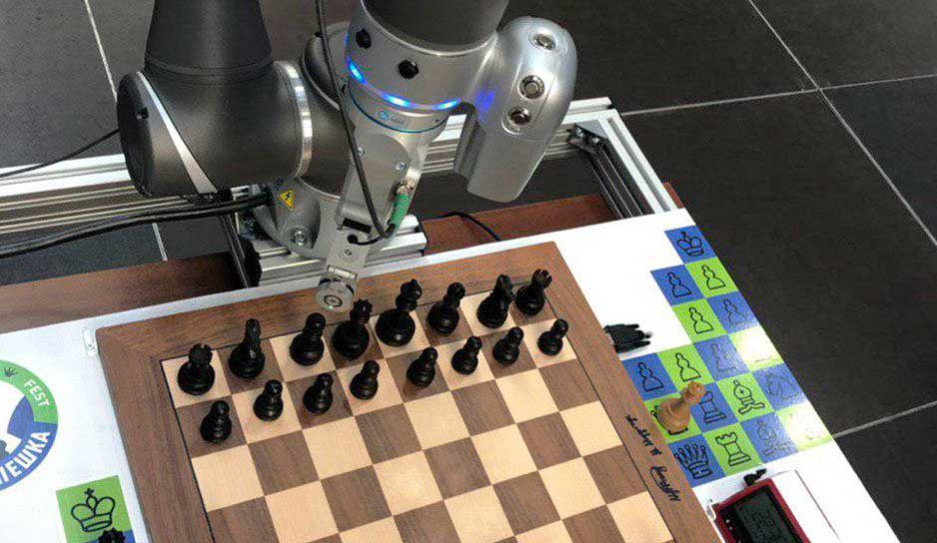 Робот проиграл чемпионке мира по шахматам