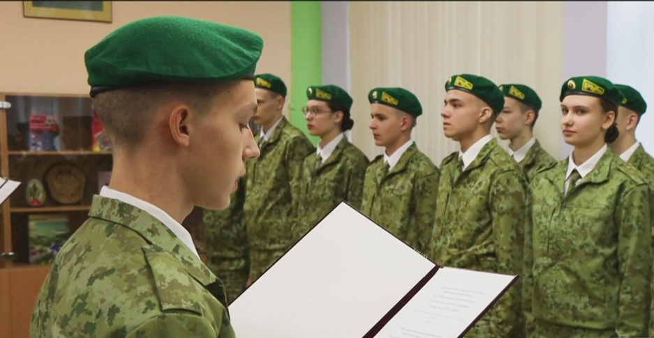 С честью и достоинством! Учащиеся военно-патриотического класса пограничной направленности дали клятву 