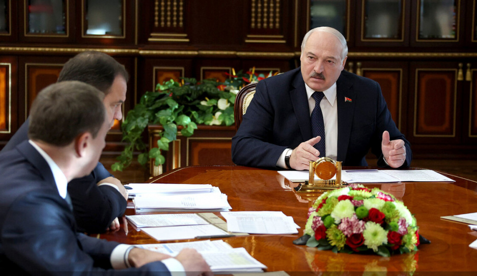 Большое совещание во Дворце Независимости о состоянии экономики Беларуси, об окончании уборочной, ценах и совместных проектах с Россией