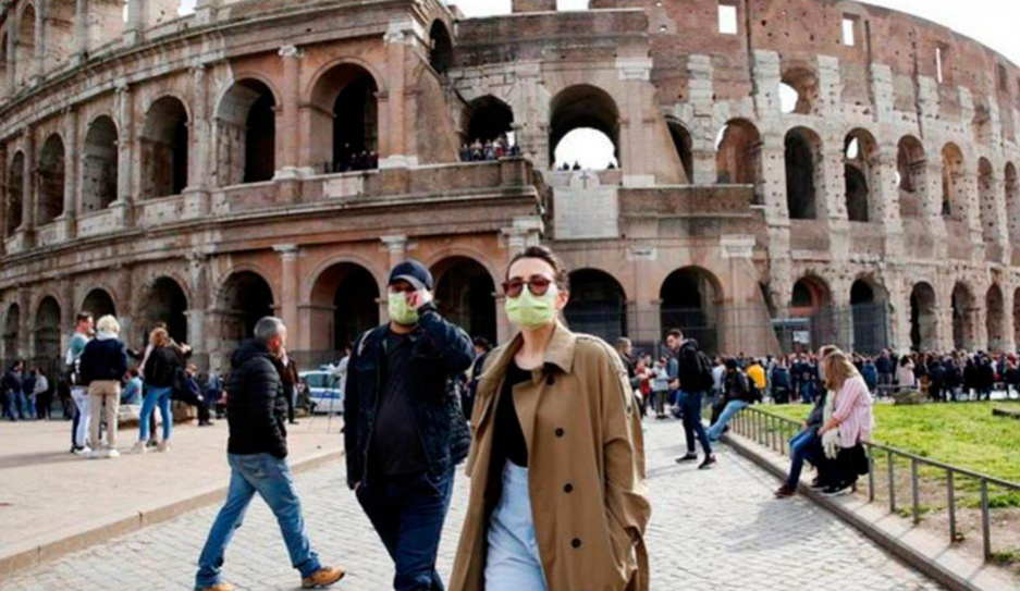 В Риме вводят штрафы за выброшенные на улицах  маски и перчатки
